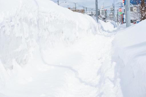 雪に埋もれた歩道 冬,雪,積雪の写真素材