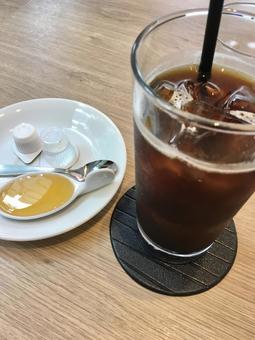 ハチミツとアイスコーヒー ハチミツとアイスコーヒー アイスコーヒー,ブラックコーヒー,ハチミツの写真素材