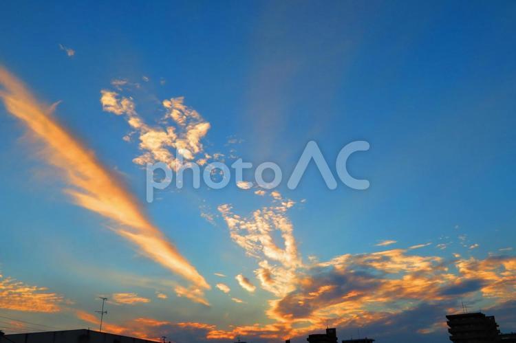 ２月上旬の夕方の空 背景,夕方,空の写真素材