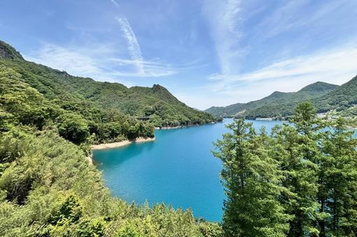 不動大橋から見た八ッ場あがつま湖 不動大橋から見た八ッ場あがつま湖 湖,山,ダムの写真素材