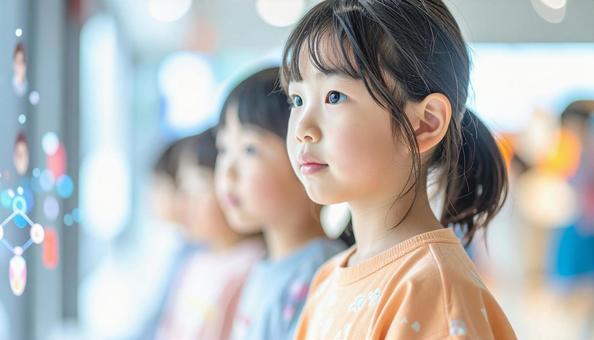 ホログラムで学習する子どもたち ホログラムで学習する子どもたちの写真