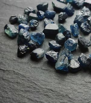 サファイアの原石の写真