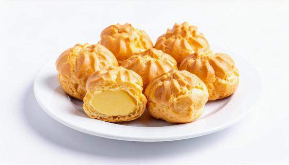 クリームたっぷりのシュークリームの写真