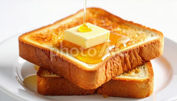 バターが乗ったトーストにかけるはちみつ トースト,はちみつ,バターの写真素材