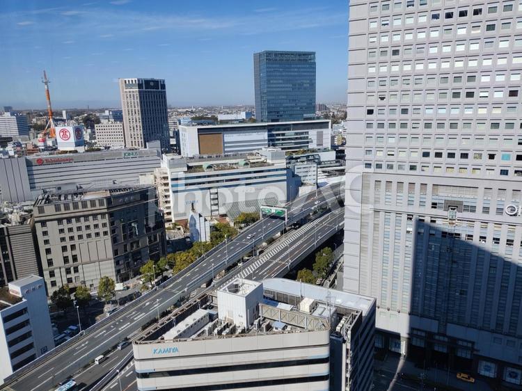 横浜駅東口の風景 空,企業,ビジネスビルの写真素材