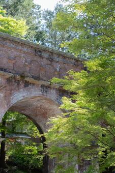 新緑と南禅寺水路閣 京都,南禅寺,水路閣の写真素材