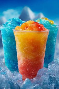 カラフルなグラデーションかき氷ドリンクの写真