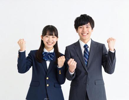 ガッツポーズで励ます男女高校生のイメージ ガッツポーズで励ます男女高校生のイメージの写真