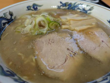 らーめんや天金の醤油ラーメン らーめんや天金の醤油ラーメンの写真