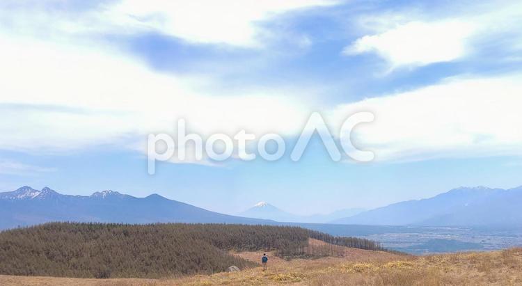 地球と小さな富士山ともっと小さな人間 富士山,人間,人類の写真素材