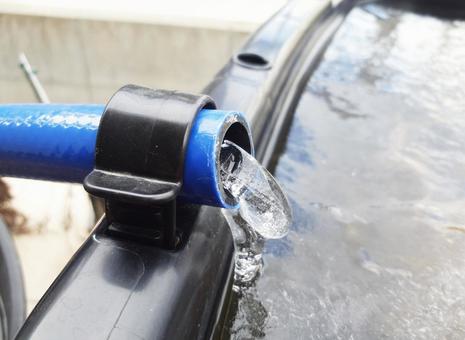 凍ったホースの水 水,水道,凍結の写真素材