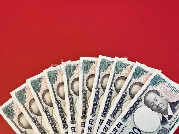 1万円札が10枚（赤い背景） お金,紙幣,1万円の写真素材