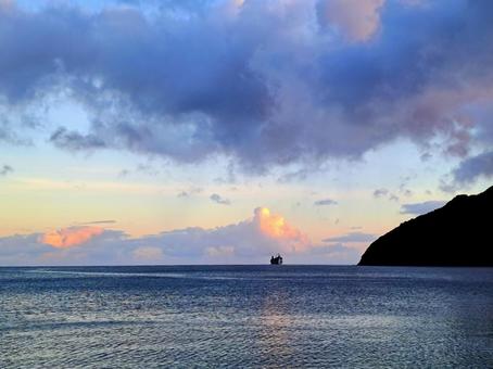 朝焼けの海 朝焼けの海の写真