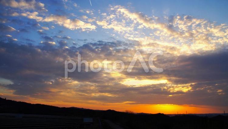 暮れなずむ夕日。 自然,夕焼,日没の写真素材