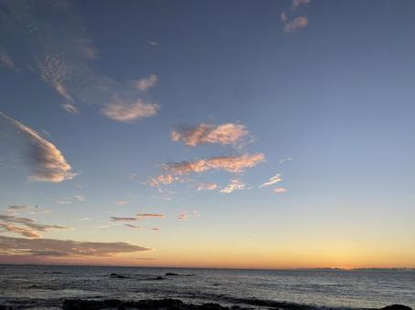 夕焼けの海岸 北海道,海,夕焼けの写真素材