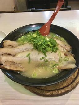豪快豚バラチャーシュー麺 チャーシュー麺,とんこつラーメン,ラーメンの写真素材