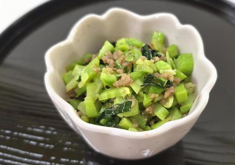 ブロッコリーの芯とひき肉の炒め物 ブロッコリー,芯,細切れの写真素材
