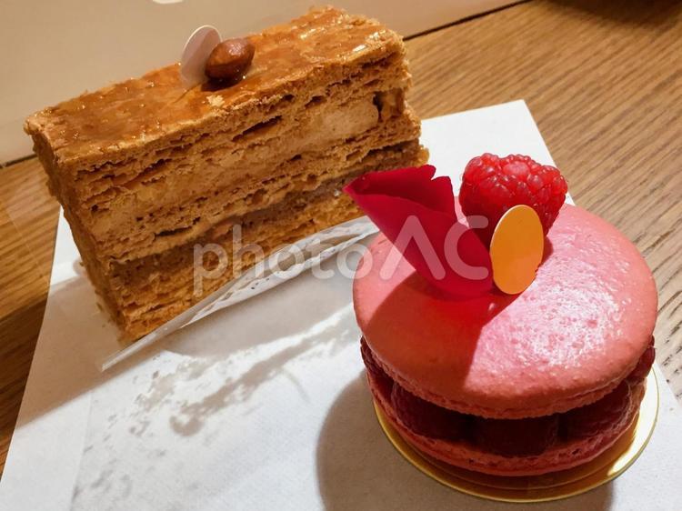 東京、ケーキ屋のミルフィーユとマカロン 東京,ケーキ屋,パティスリーの写真素材