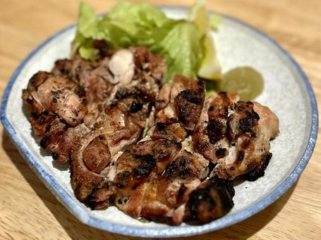 鶏もも肉の炭火焼き 鶏もも肉の炭火焼き,焼鳥,炭火焼の写真素材