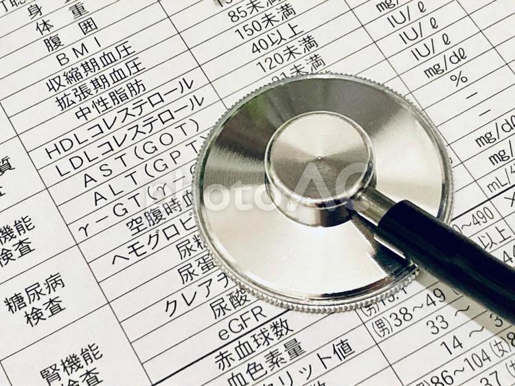 検査結果と聴診器 検査結果,血液検査,聴診器の写真素材