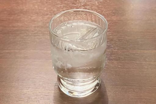 コップの水 水,冷たい,お冷の写真素材