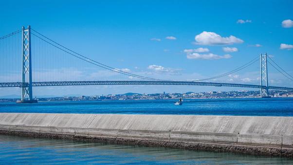 岩屋港からの明石海峡大橋 岩屋港からの明石海峡大橋 岩屋,淡路島,海の写真素材
