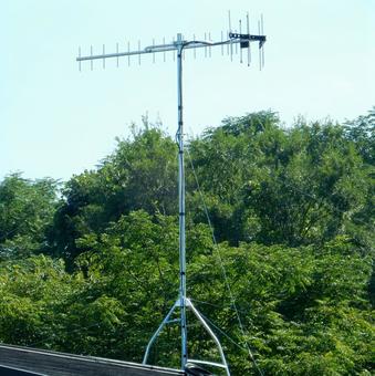 【風景写真】テレビ受信アンテナ 【風景写真】テレビ受信アンテナ アンテナ,uhfアンテナ,テレビの写真素材