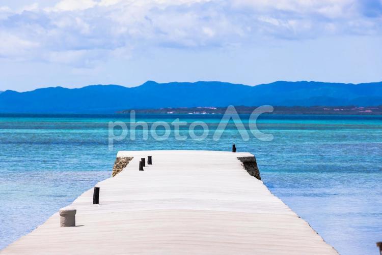 沖縄県　竹富島・西桟橋の風景 竹富島,西桟橋,海の写真素材
