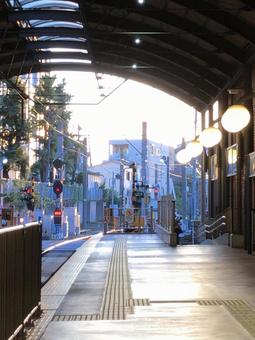 世田谷線三軒茶屋駅 街並み,風景,路面電車の写真素材