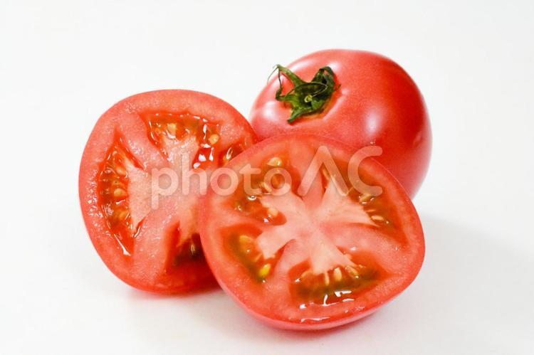 夏のフレッシュ野菜　カットされたトマト トマト,野菜,緑黄色野菜の写真素材