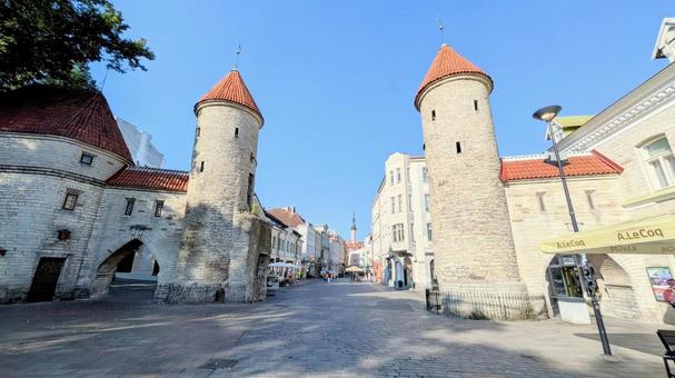 旧市街への入口 旧市街への入口 エストニア,タリン,ヴィル門の写真素材