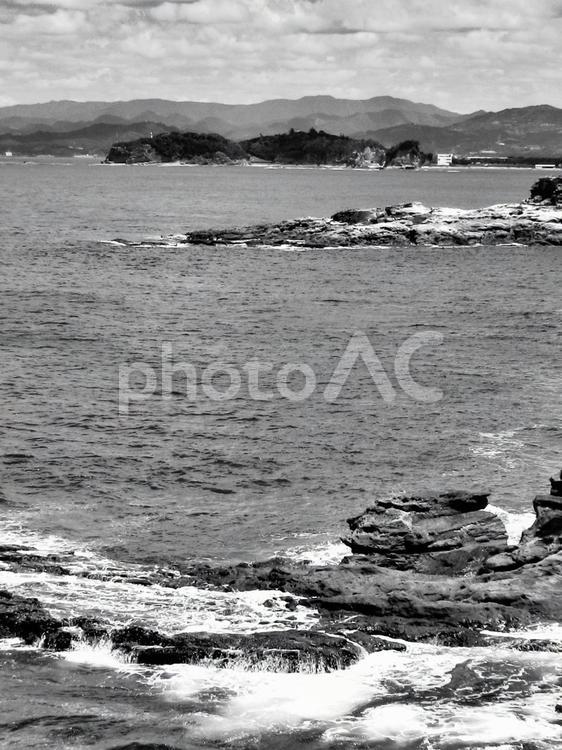 和歌山県-千畳敷からの風景-白黒 千畳敷,海食台,砂岩の写真素材