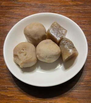 R7.11.23　里芋と蒟蒻の煮物 夕食,里芋,蒟蒻の写真素材