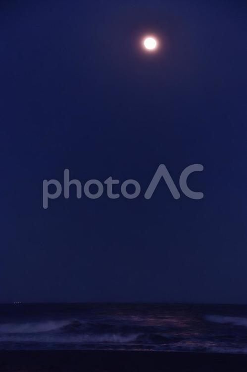 風景　満月と海 風景,湘南,月夜の写真素材