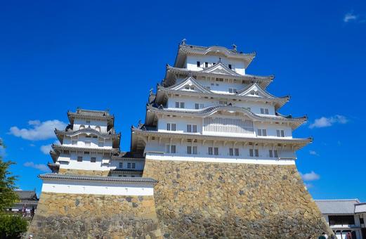 そびえる姫路城の天守閣 姫路城,天守閣,建物の写真素材