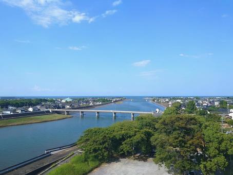 中津城から眺めた中津川・龍王橋・中津干潟 中津城から眺めた中津川・龍王橋・中津干潟の写真