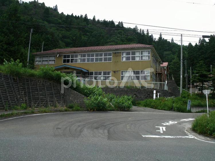 解体された木造校舎「山之坊小学校」新潟県 山之坊小学校,木造校舎,廃校の写真素材