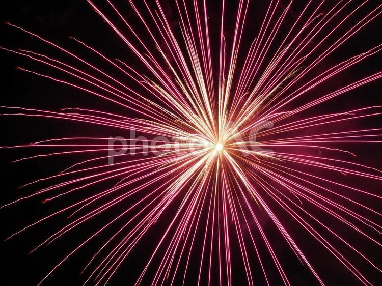 夏の風物詩　打上げ花火 花火,夏,夏祭りの写真素材