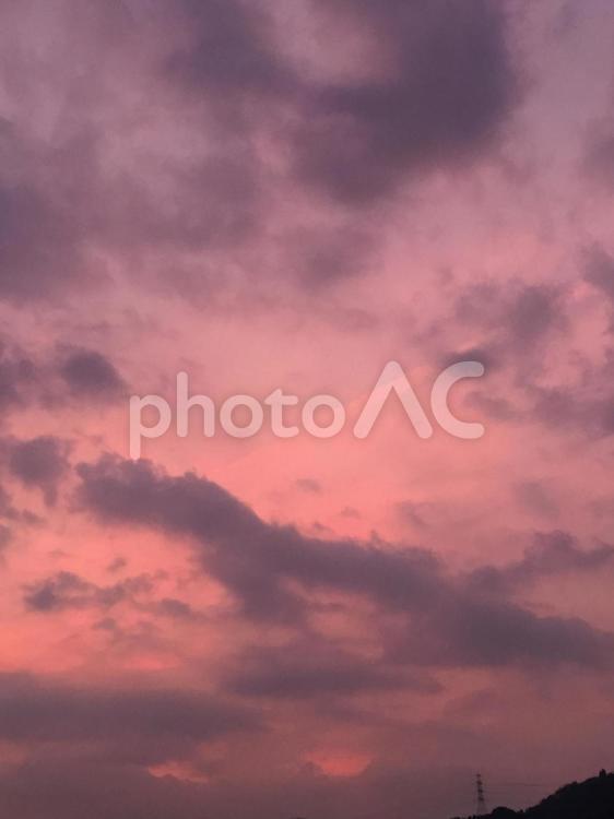 雨降りそうな夕焼け 夕焼け,日暮れ,空の写真素材