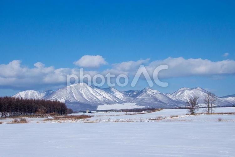 ウペペサンケ山と然別の山々 青空,雪山,雪原の写真素材