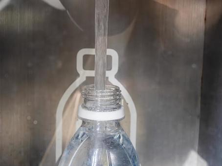 マイボトルへの給水 マイボトルへの給水の写真