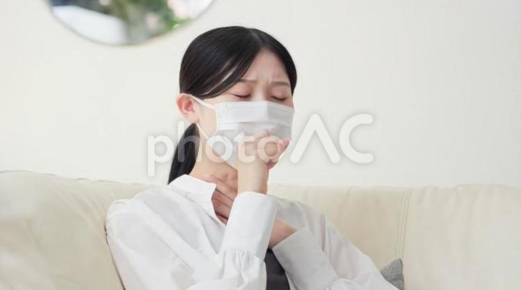 風邪を引いて咳をするアジア人女性 女性,風邪,咳の写真素材