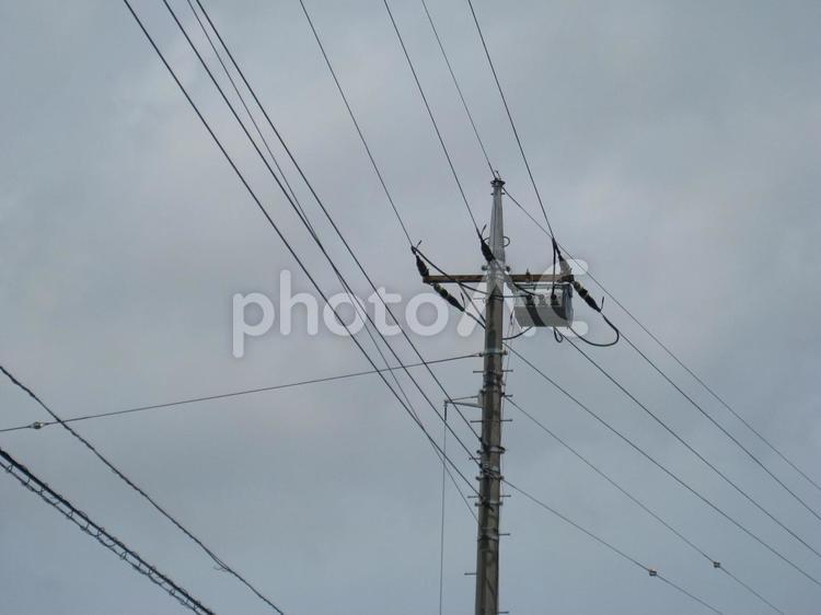 そらとでんちゅうとでんせん 地元,空,電柱の写真素材