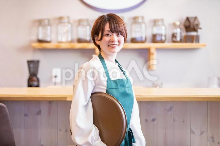 カフェのスタッフ カフェ,エプロン,スタッフの写真素材
