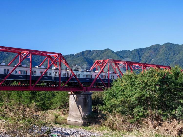 「赤い鉄橋」の思い出 上田電鉄,千曲川鉄橋,思い出の写真素材