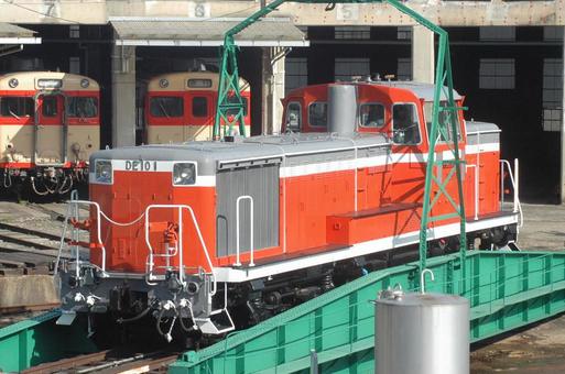 DE10 turntable locomotive, JPG