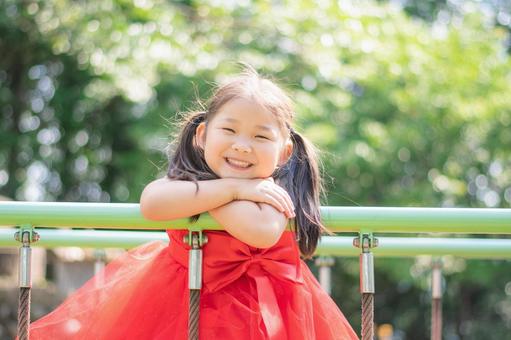 遊具と子供 遊具と子供の写真