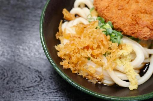 さぬきうどん店のメンチカツぶっかけ冷や さぬきうどん店のメンチカツぶっかけ冷や さぬきうどん,うどん,メンチカツの写真素材