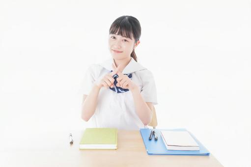 バツを示す制服姿の女子学生 バツを示す制服姿の女子学生 虐待,ng,カンニングの写真素材