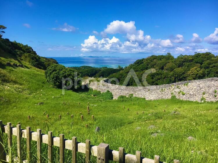 今帰仁城跡 海,沖縄,綺麗な海の写真素材